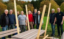 Schwerter Rotarier und zwei Mitarbeiter des städt. Bauhofs nach getaner Arbeit