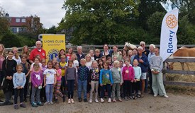 Die stolze Reiterschar mit Vertretern der Schwerter Service Clubs 